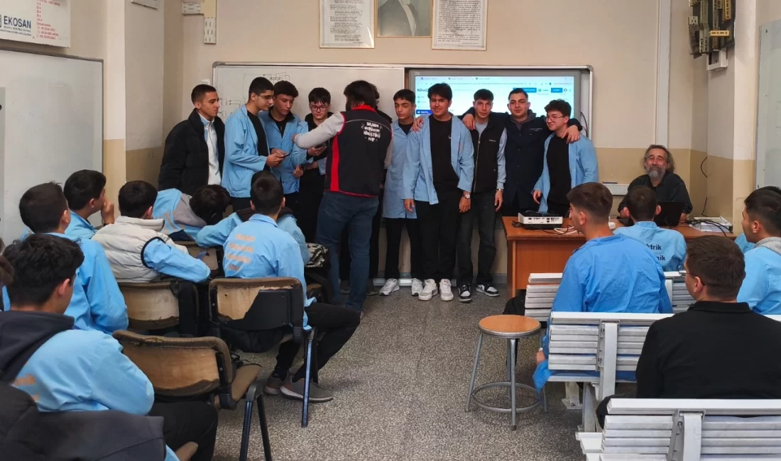 Bursa Büyükşehir Belediyesi’nin Marmara Belediyeler Birliği koordinasyonunda düzenlediği ‘E-Atıksız Zihinler