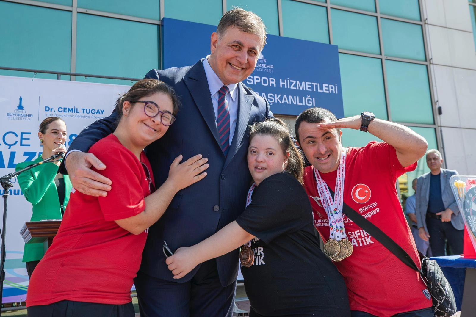 İzmir Büyükşehir Belediyesi Spor Kulübü’nün engelli sporcuları 2025 yılına damga