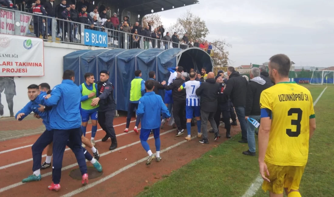Bölgesel Amatör Lig 10. Grup’ta oynanan Ergene Velimeşespor–Uzunköprüspor karşılaşması, sahada