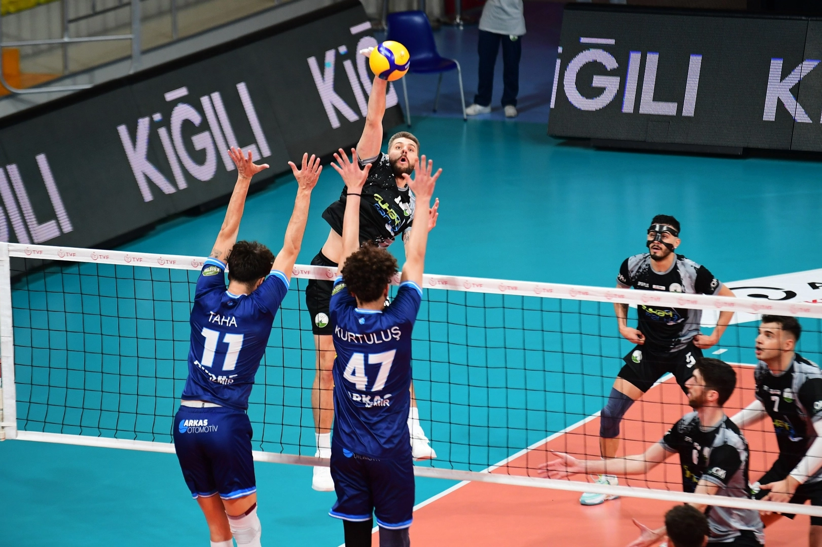 Arabica Coffee House Erkekler Voleybol 1. Ligi’nde Osmangazi Belediyespor, evinde