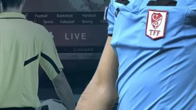 Galatasaray’ın Samsunspor’u 3-2 mağlup ettiği karşılaşmanın uzatma dakikalarında Kazımcan’ın pozisyonuna