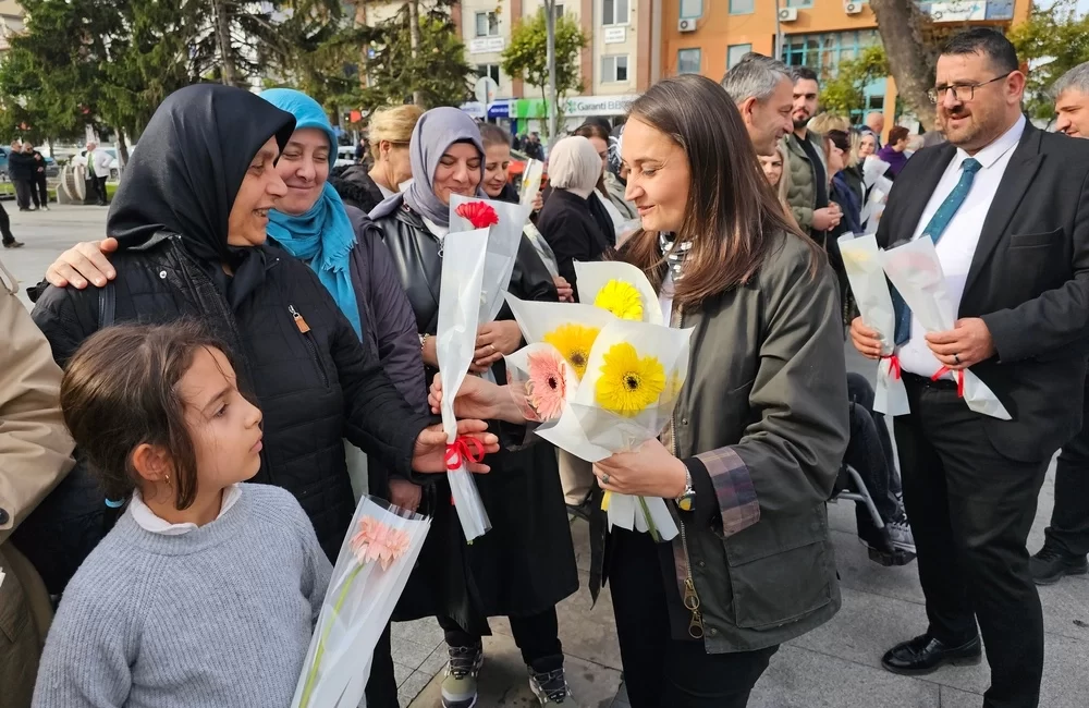 Gölcük’te 5 Aralık Dünya Kadın Hakları Günü ve Türk Kadınına