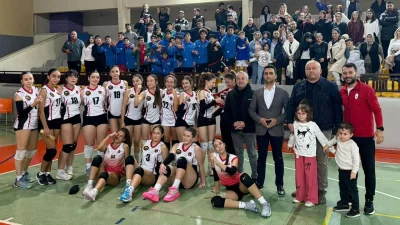 Çiğli Belediyesi Spor Kulübü’nün altyapı voleybol takımları liglerde rüzgar gibi