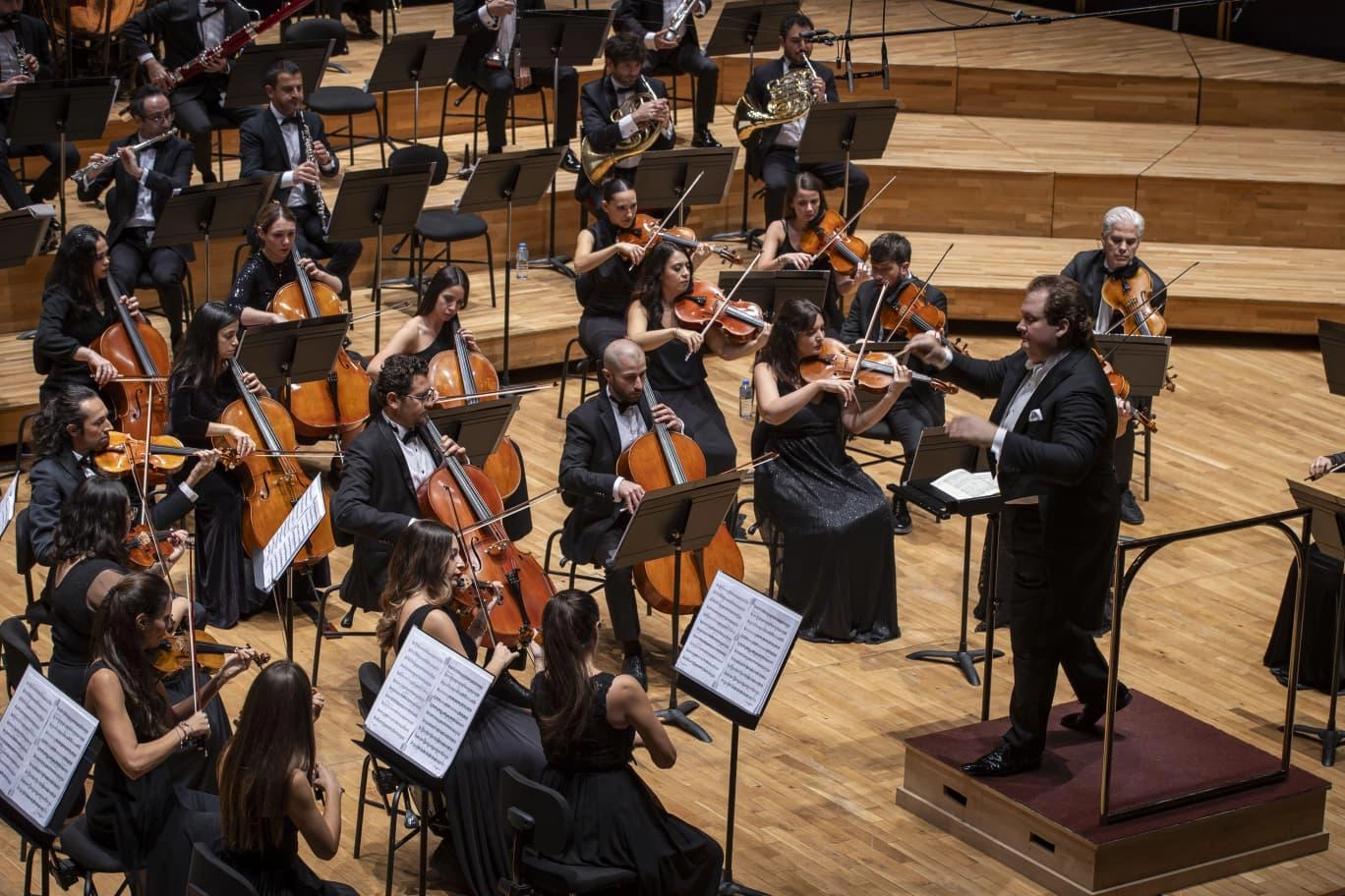 İzmir Büyükşehir Belediyesi’ne bağlı İzmir Oda Orkestrası, 2025-2026 sezonunda dopdolu