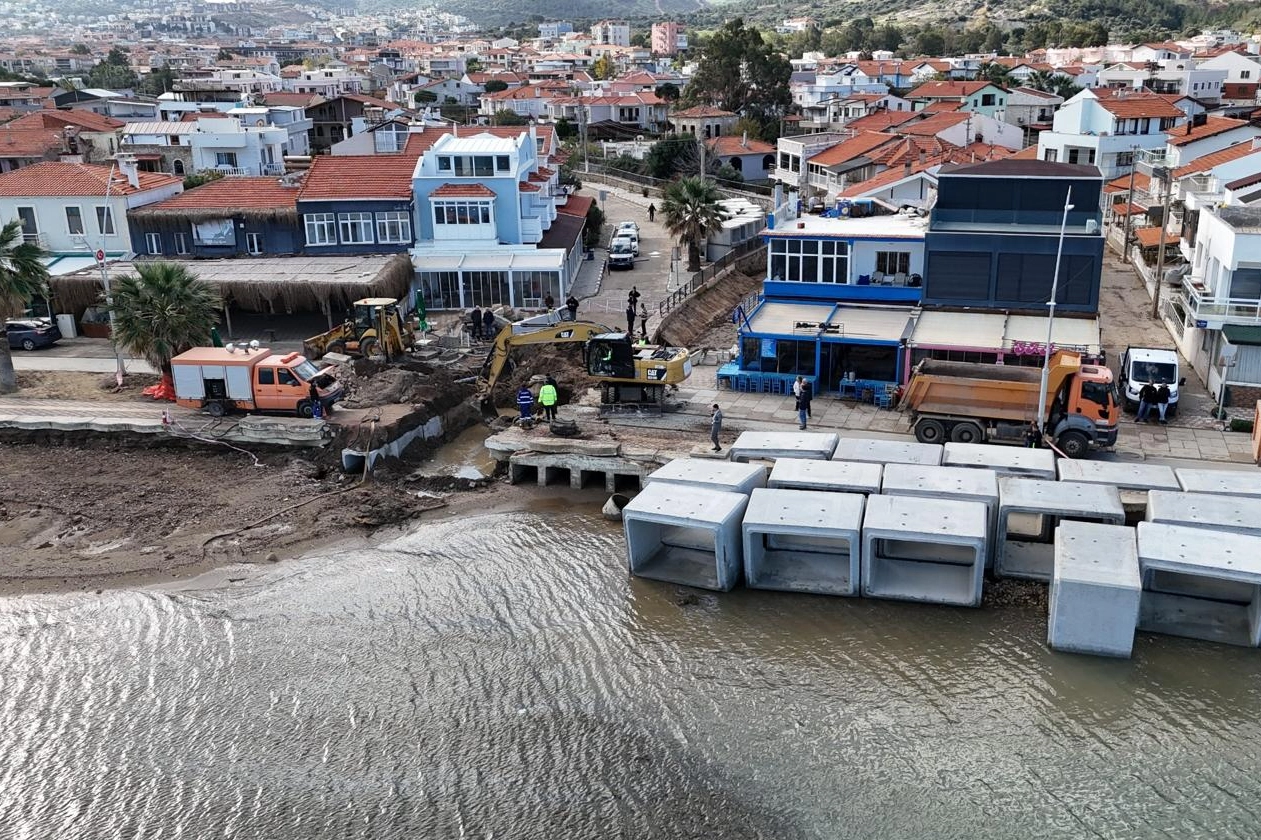 İZSU’nun Yeni Foça’da Şavklı Deresi çıkışında tarihi köprüyü koruyarak yaptığı