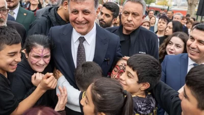 İzmir Büyükşehir Belediye Başkanı Dr. Cemil Tugay, “Güzel İzmir Hareketi”