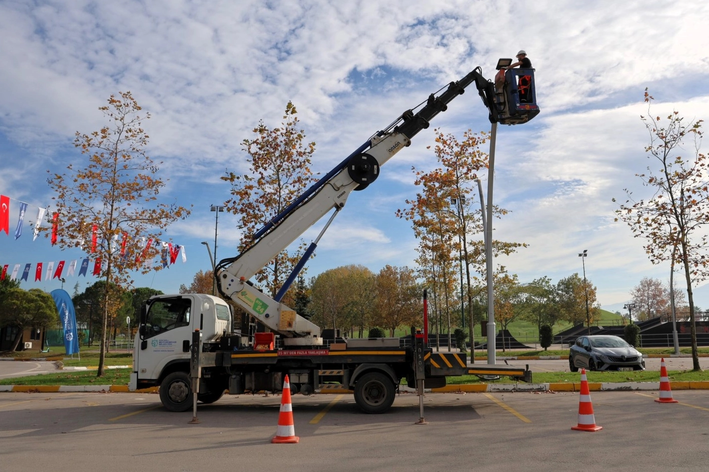 Kocaeli Büyükşehir Belediyesi Park ve Bahçeler Dairesi Başkanlığı’na bağlı ekipler,