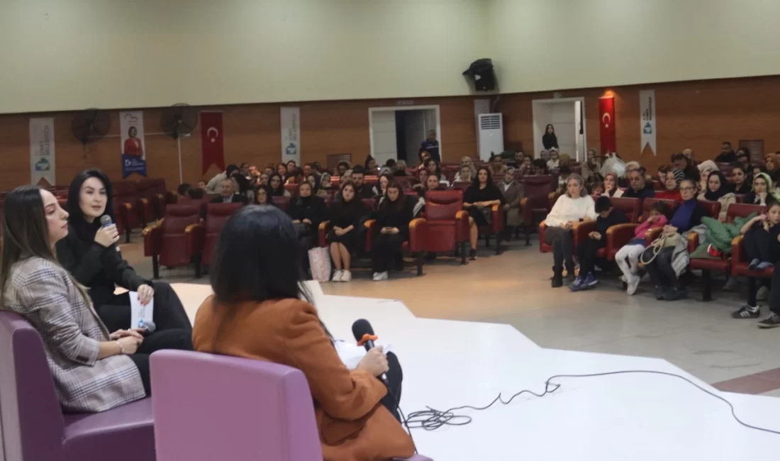 İzmit Belediyesi tarafından düzenlenen Dijital Dünyada Sağlıklı Çocuk Büyütmek panelinde