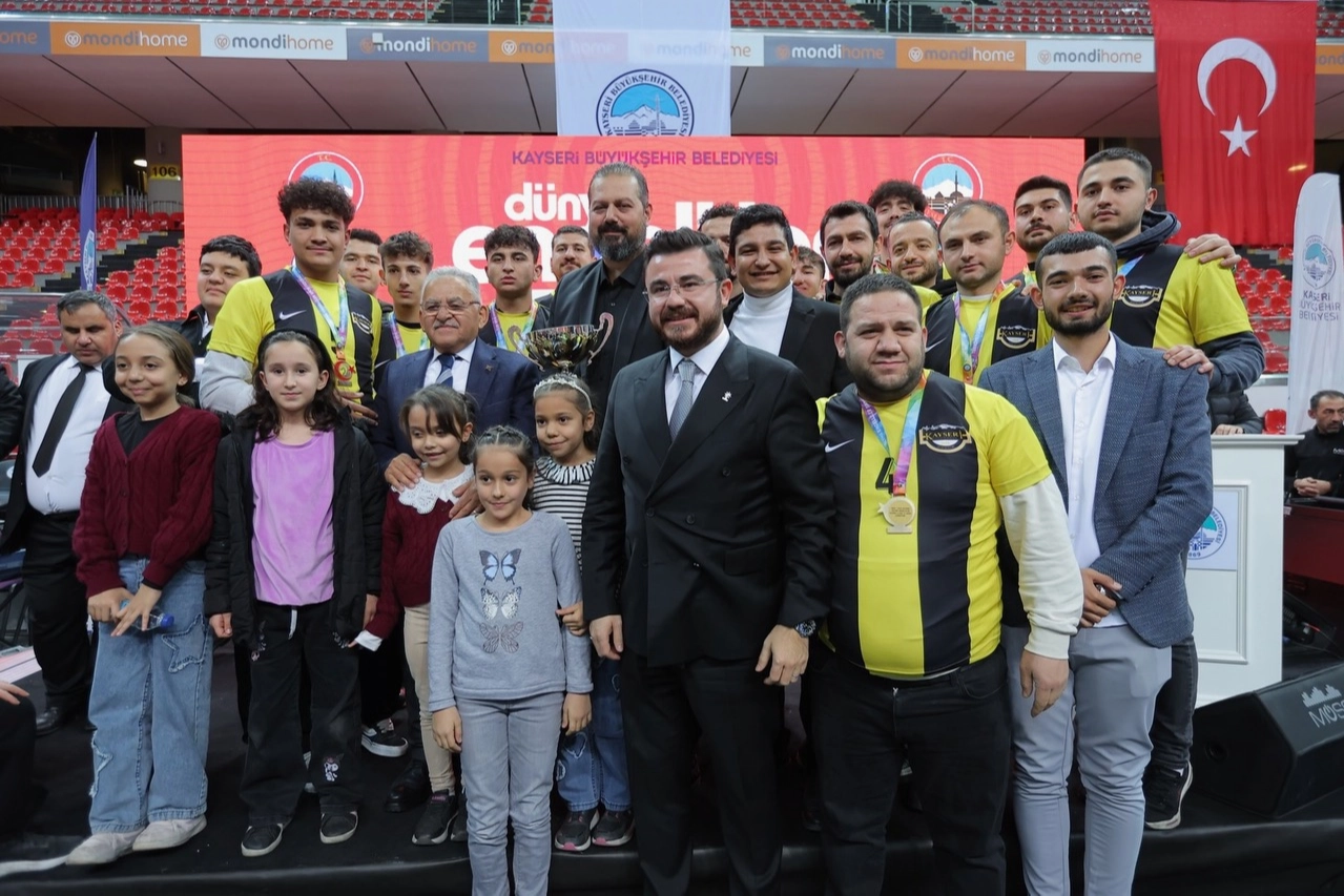Kayseri Büyükşehir Belediye Başkanı Dr. Memduh Büyükkılıç, 3 Aralık Dünya