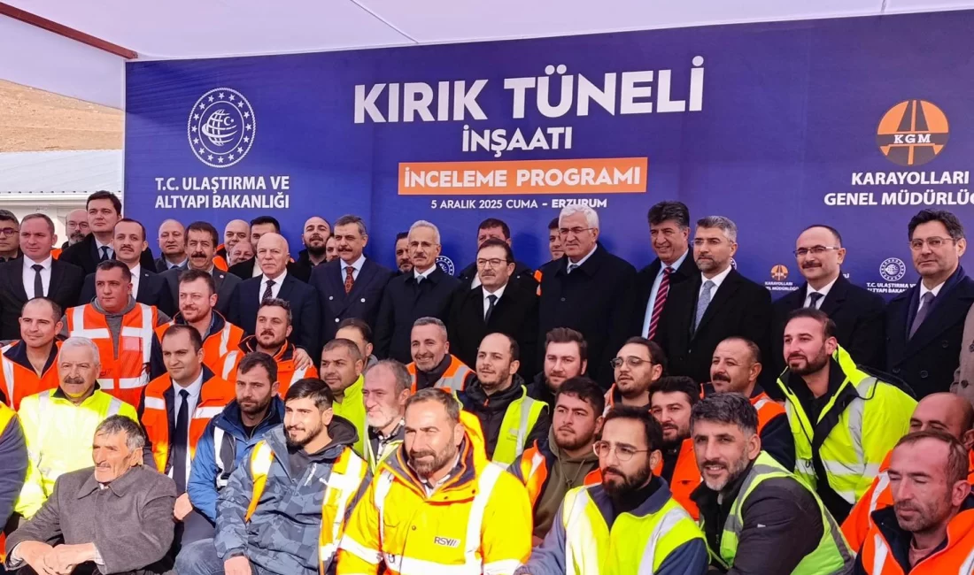 Ulaştırma ve Altyapı Bakanı Abdulkadir Uraloğlu, Kırık Tüneli şantiyesinde incelemelerde