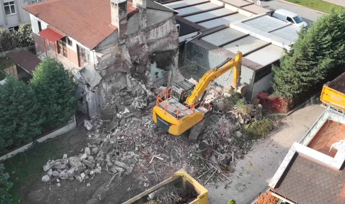 Kocaeli’de Gölcük Belediyesi, ilçede güçlendirmesi yapılmayan orta hasarlı ya da