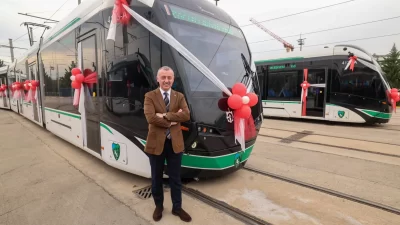 Kocaeli Büyükşehir Belediyesi, raylı ulaşımı yaygınlaştırmak amacıyla 10 yeni tramvayı