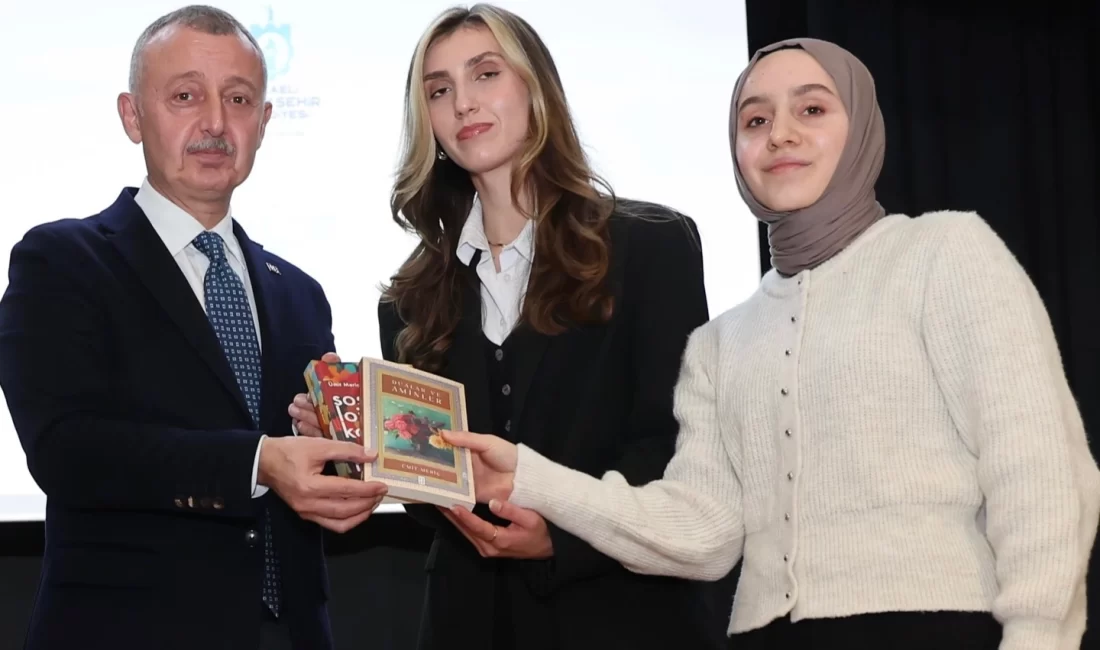 Kocaeli Büyükşehir Belediye Başkanı Tahir Büyükakın, Lider Akademisi’nde eğitim gören