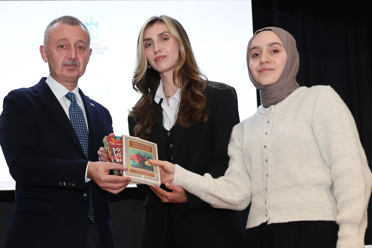 Kocaeli Büyükşehir Belediye Başkanı Tahir Büyükakın, Lider Akademisi’nde eğitim gören