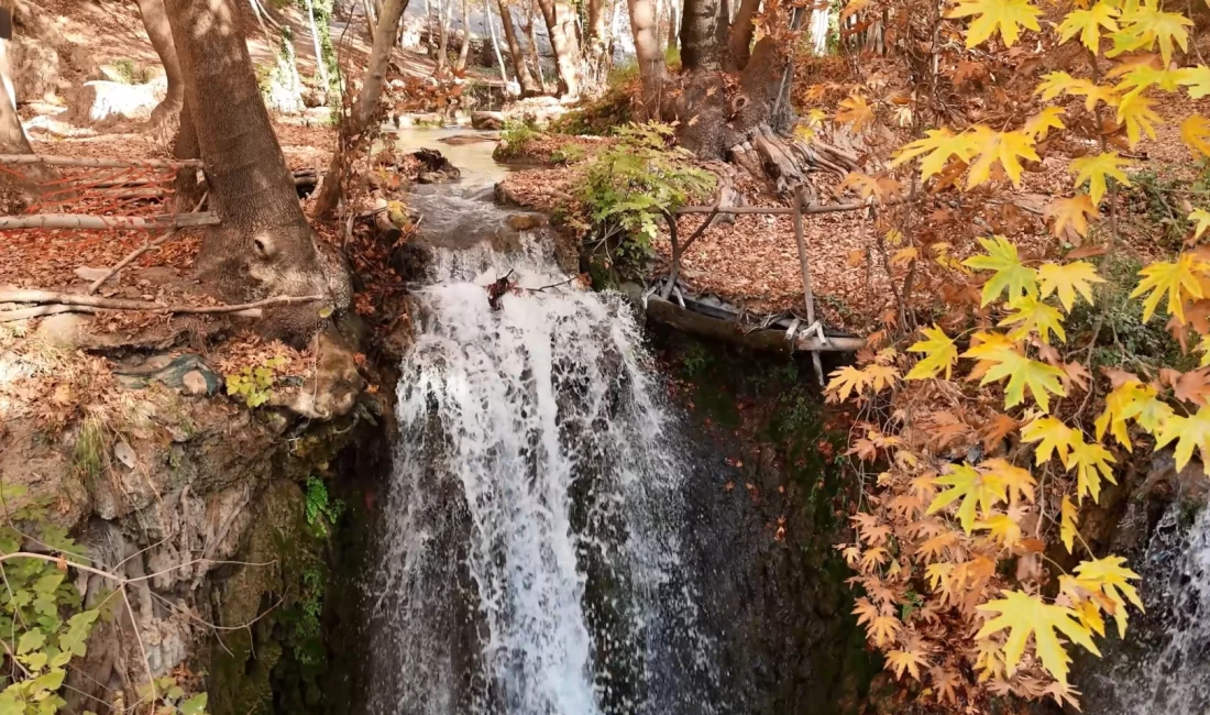 Mardin’in Artuklu ilçesine bağlı Yardere (Kurdisê) Mahallesi’nde bulunan büyüleyici şelale,