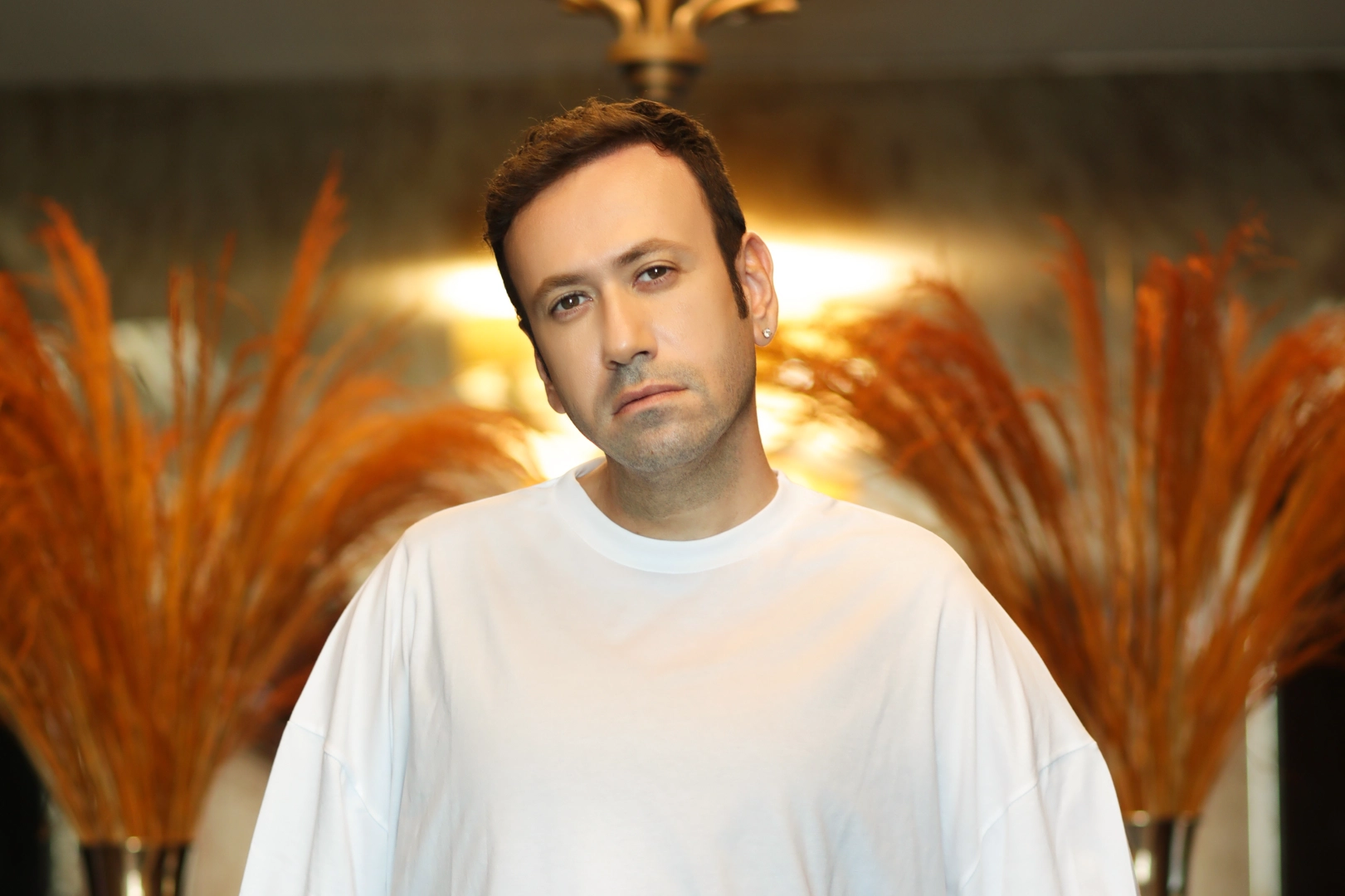 Türk Pop Müziği’nde arka arkaya çıkardığı hit şarkılarla adından sıkça