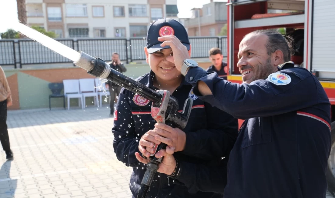 Adana Büyükşehir Belediyesi İtfaiyesi, özel gereksinimli çocukların kalplerine misafir oldu