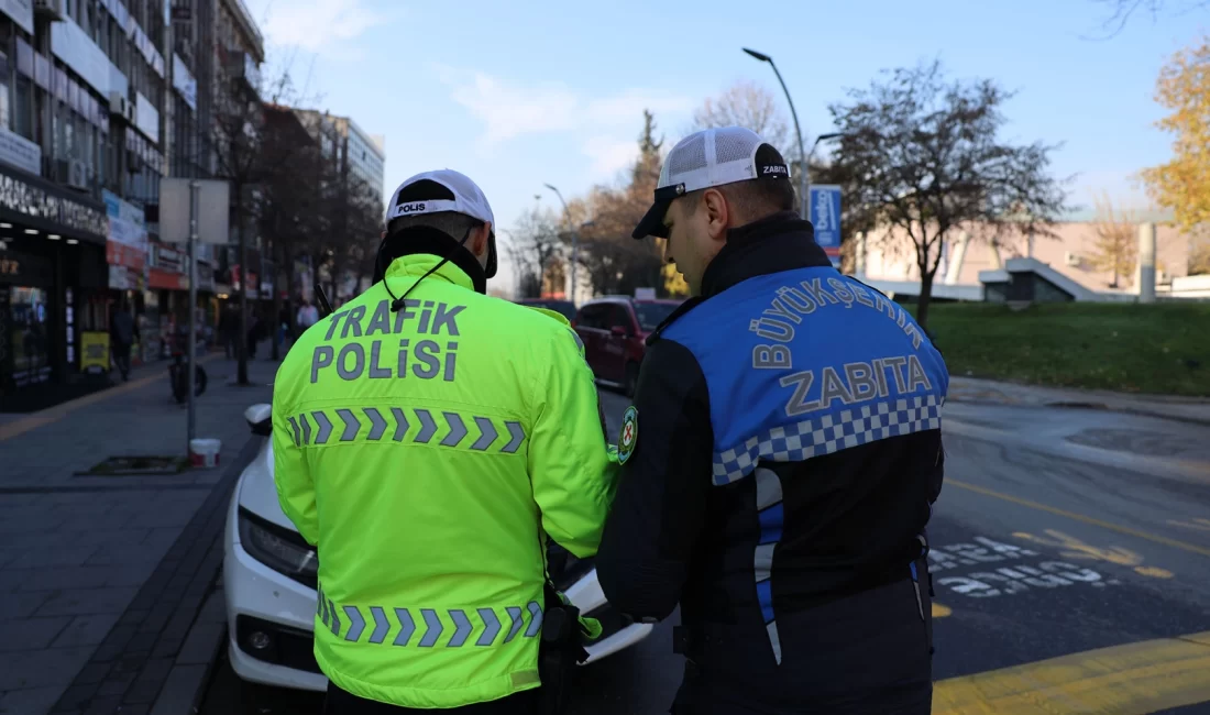 Sakarya Büyükşehir Belediyesi Zabıta Dairesi Başkanlığı ve Emniyet Müdürlüğü ekipleri,