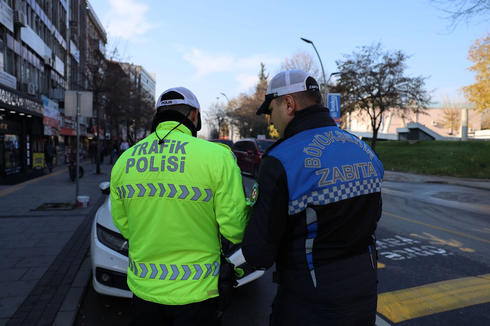 Sakarya Büyükşehir Belediyesi Zabıta Dairesi Başkanlığı ve Emniyet Müdürlüğü ekipleri,