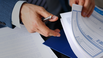 Trafik sigortası, sürücülerin ve araç sahiplerinin yasal bir zorunluluk olarak