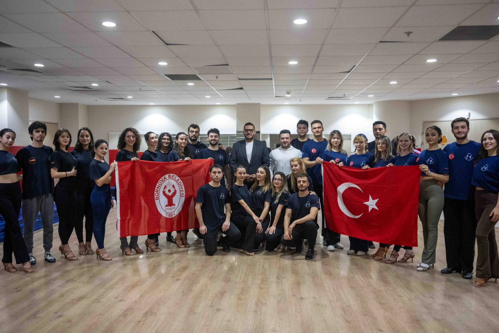 İzmir Bornova Belediyesi Altındağ Atatürk STK Yerleşkesi’nden yararlanan Ege Latin