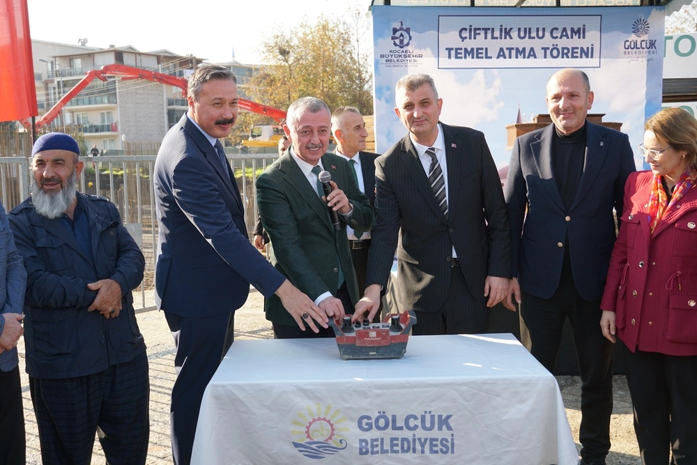 Kocaeli Gölcük’te bulunan ve depreme dayanıksız olduğu için yıkım kararı